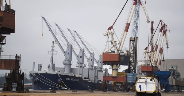 Foto: El Puerto de Santander, que opera Bergé, ha sufrido este miércoles huelga de estibadores en horas impares. (EFE)