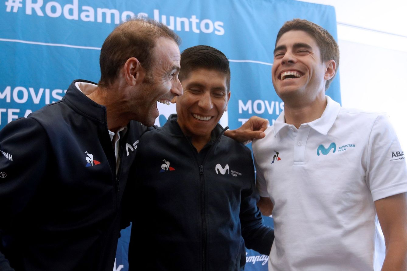 Mikel Landa (d), junto a Nairo Quintana (c) y Valverde (i) durante un evento del equipo Movistar. (EFE)