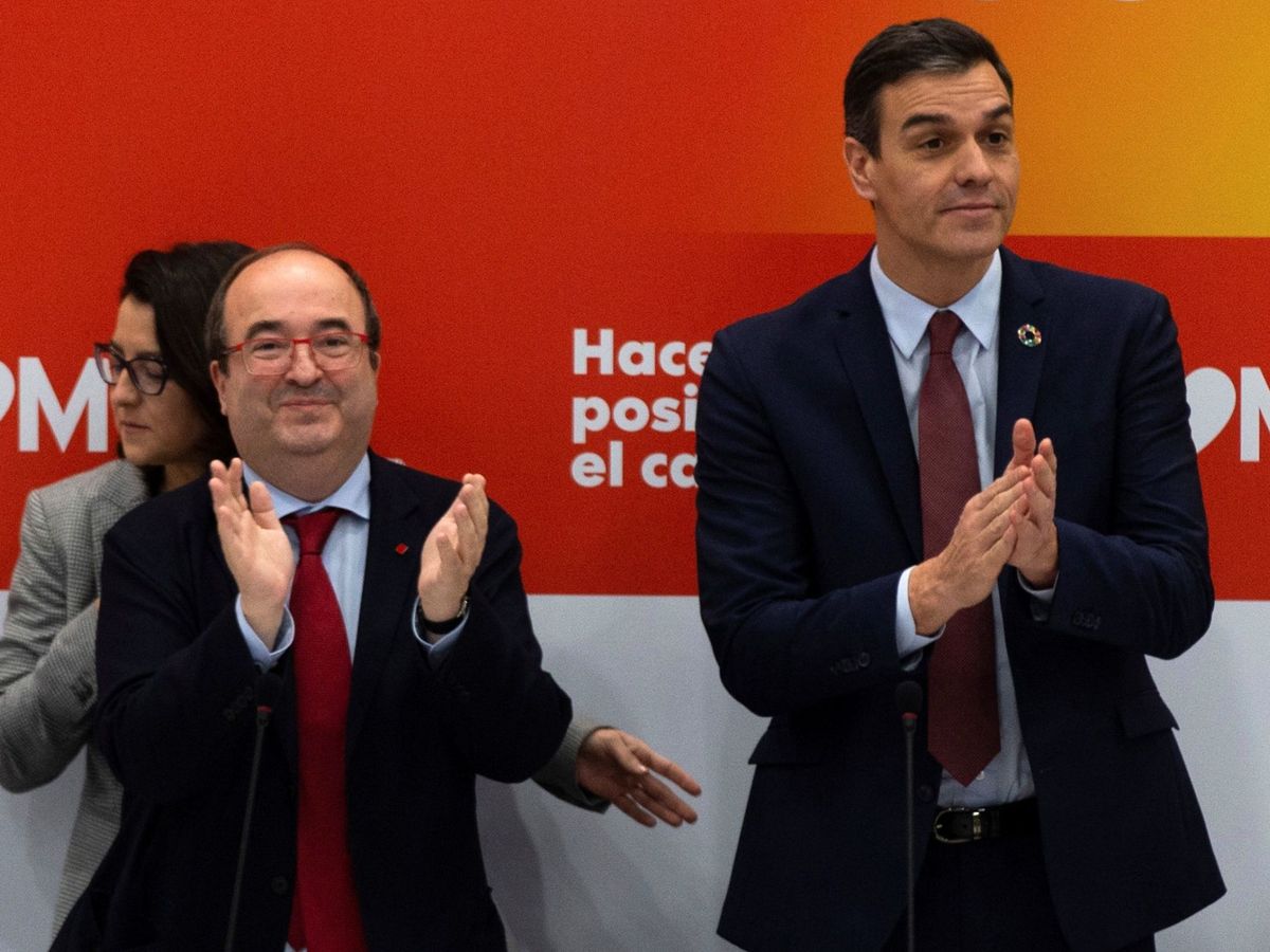 Foto: El presidente del Gobierno, Pedro Sánchez (d), junto al secretario general del PSC, Miquel Iceta. (EFE)
