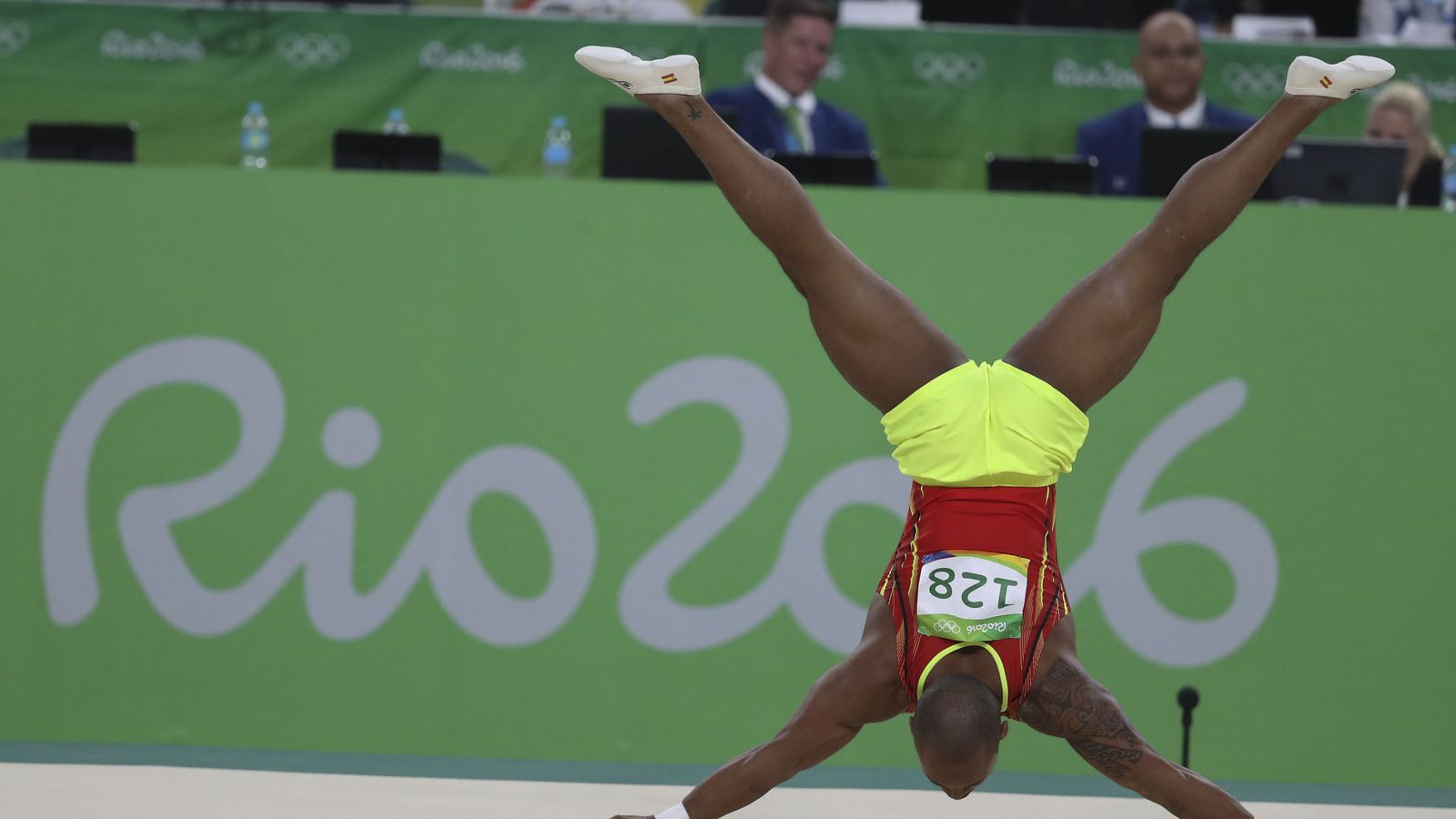 Foto: El gimnasta español Ray Zapata durante su ejercicio de suelo en los Juegos Olímpicos de Río. (EFE)