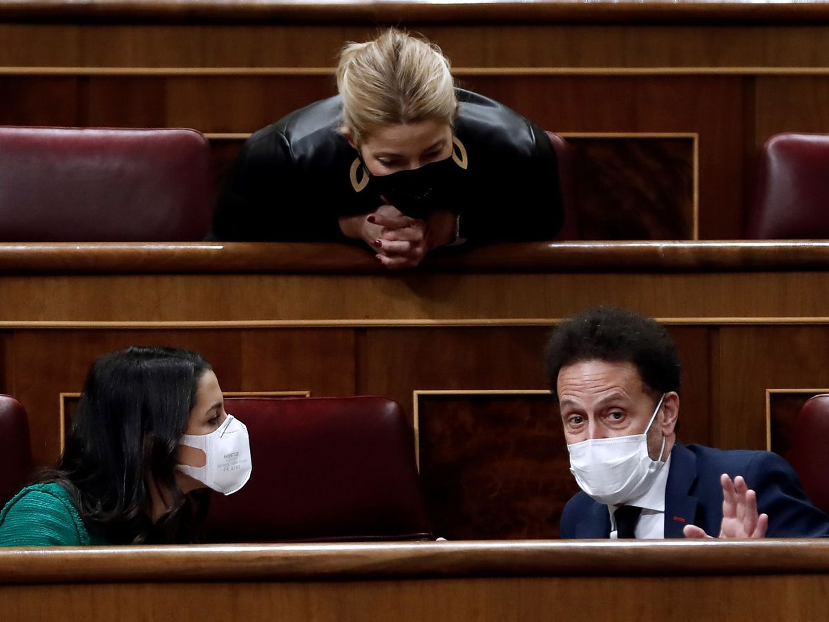 Foto: Inés Arrimadas (i), Edmundo Bal (d) y María Muñoz (c), en el Congreso. (EFE/Mariscal)