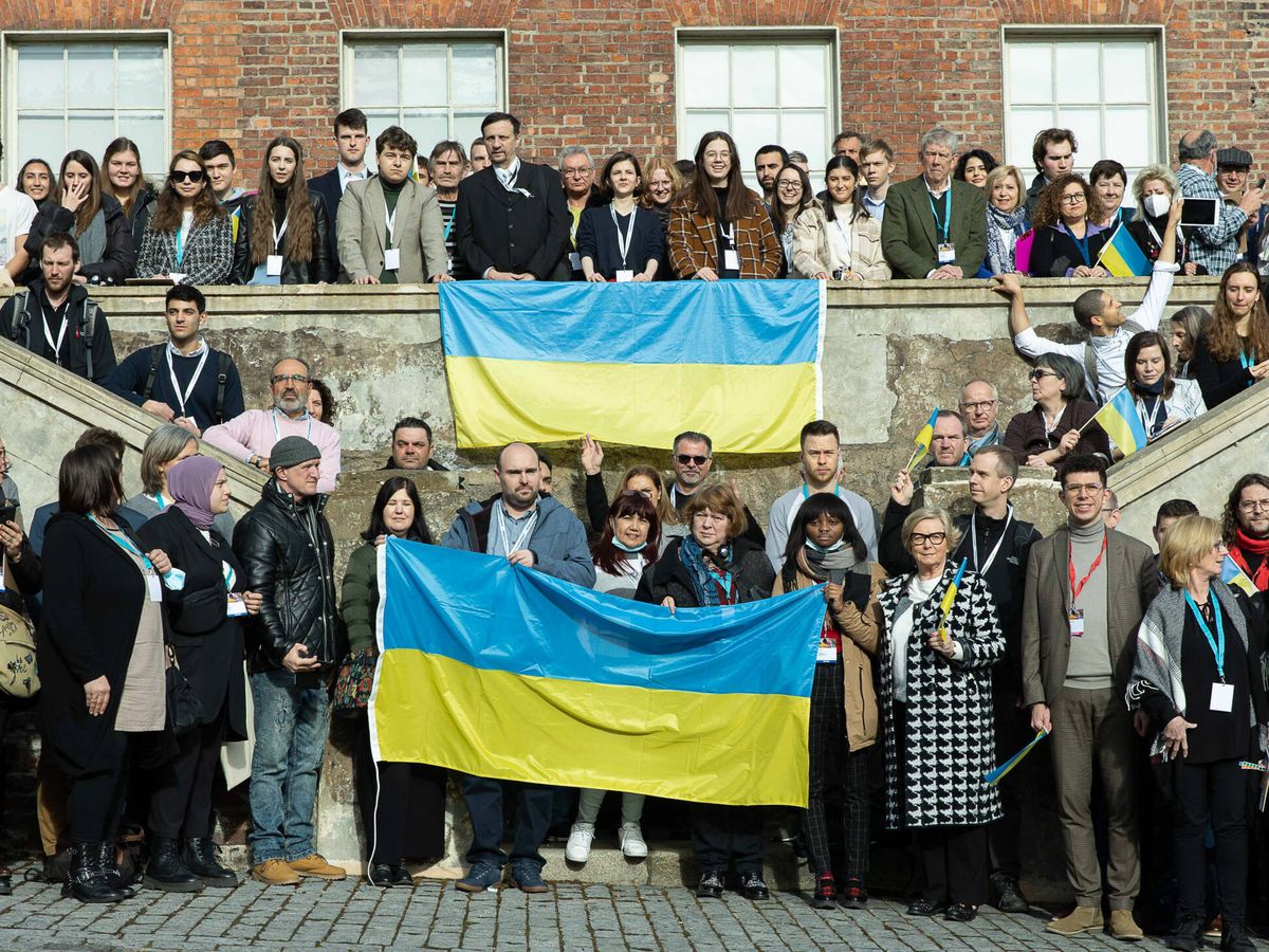 Foto: Foto de familia en apoyo a Ucrania en la Conferencia sobre el Futuro de Europa. (Parlamento Europeo)