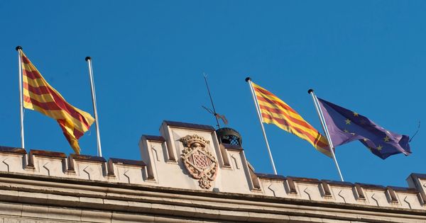 Foto: La fachada del ayuntamiento de Girona. (EFE)