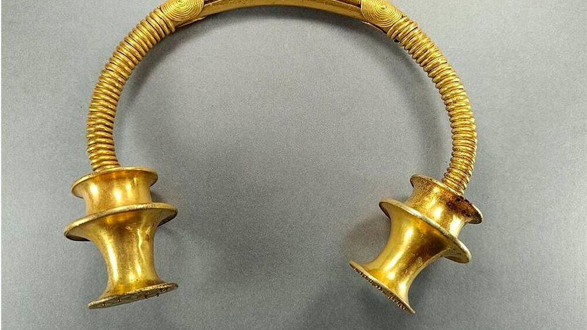 Un trabajador encuentra dos "impresionantes" collares de oro de la Edad de Hierro en Asturias