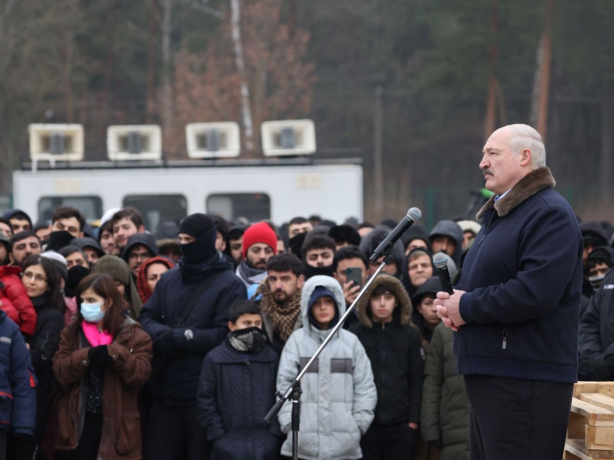 Foto: Belarusian president alexander lukashenko meets with migrants at the 'bruzgi' tlc at the belarusian-polish border