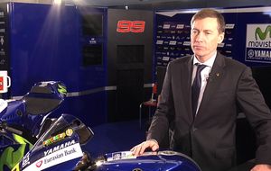 El director de Yamaha revela los secretos del box: Rossi siempre llega tarde