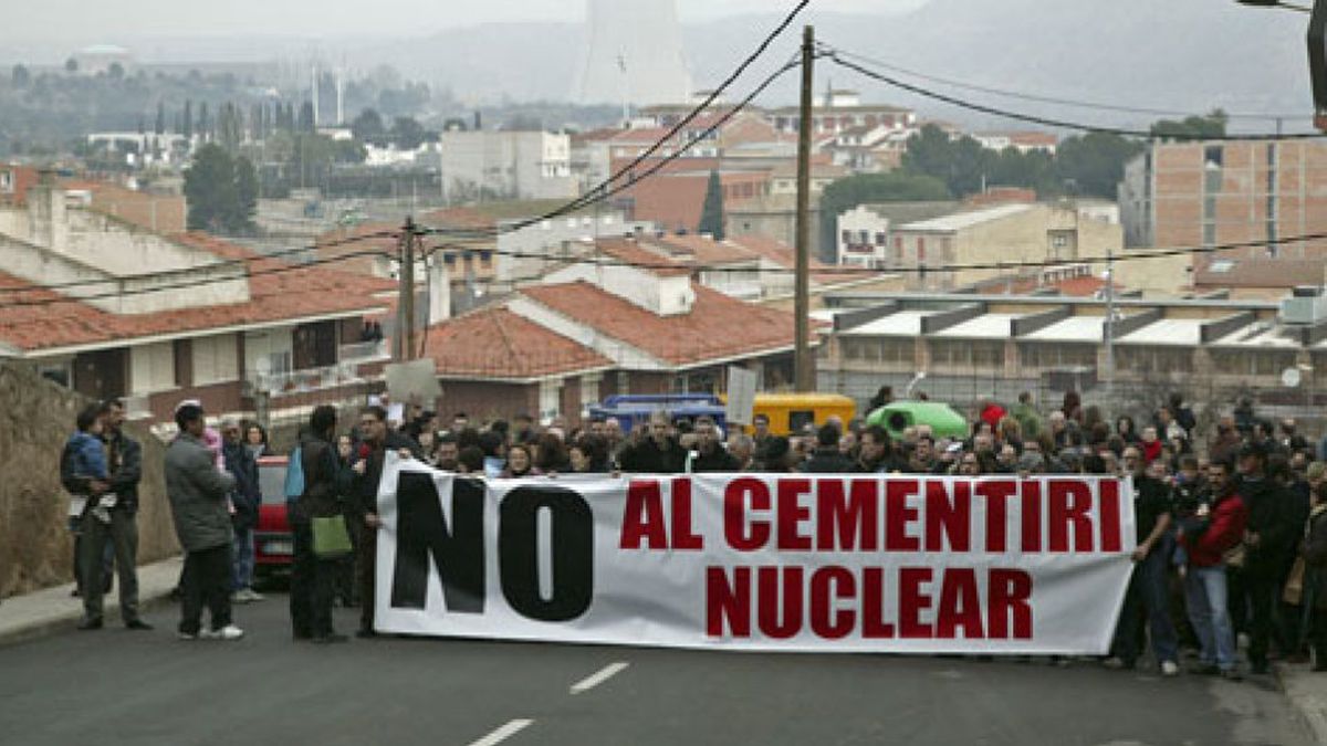 Los concejales de CiU y PSC de Ascó desoyen a su dirección: quieren el cementerio nuclear