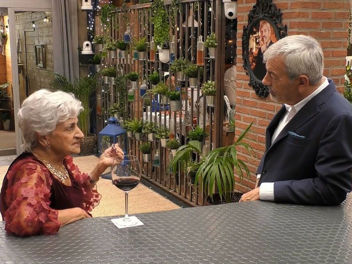 Foto: Isabel y Carlos Sobera en 'First Dates'. (Mediaset España)