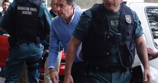 Foto: El expresidente de la Comunidad de Madrid, Ignacio González, a su llegada al despacho que tiene en la calle Alcalá de Madrid. (EFE)