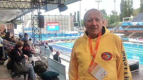 El nadador que honra a las víctimas de Barcelona mientras sus rivales compiten