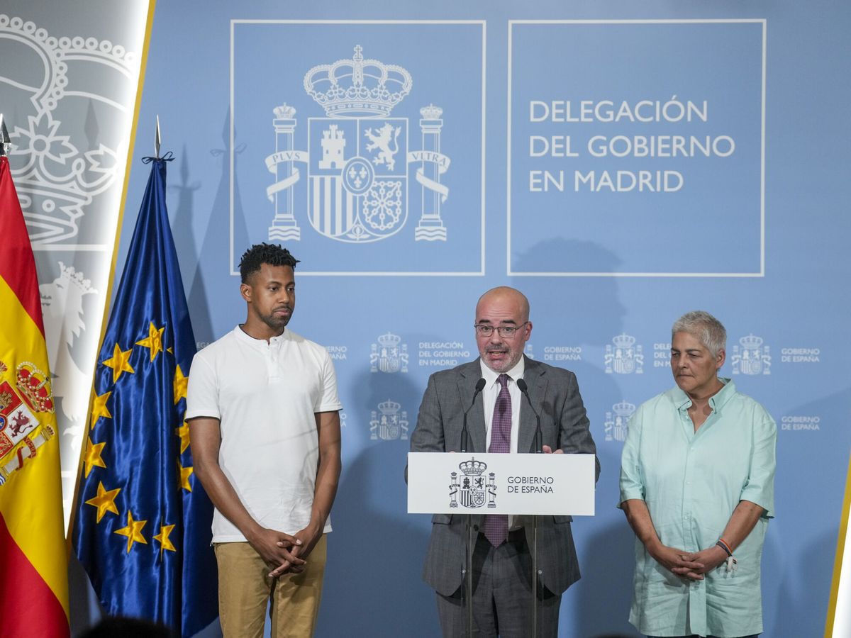 Foto: l delegado del Gobierno en la Comunidad de Madrid, Francisco Martín, Ugel Sangil y Ronny De la Cruz. (EFE)