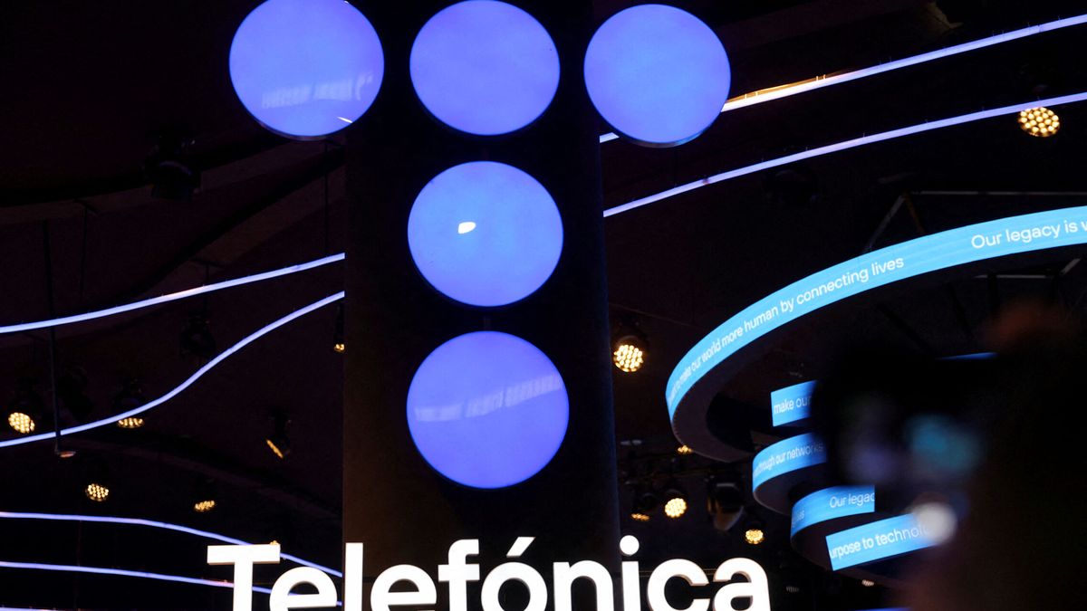 Telefónica promete mantener el dividendo hasta 2026 y elevar el flujo de caja a doble dígito