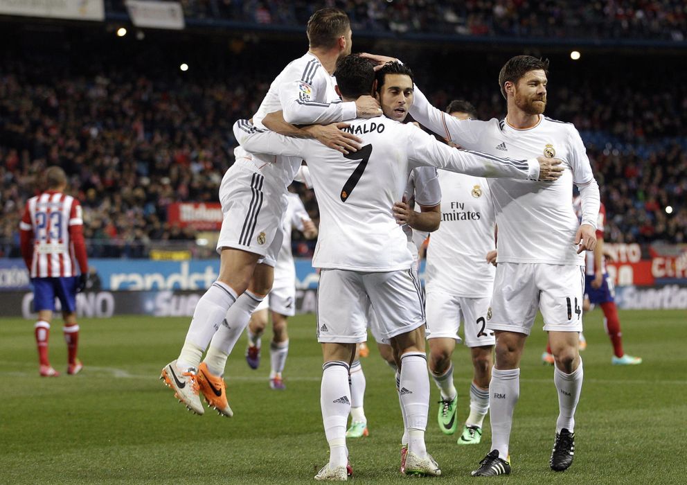 Foto: Los jugadores del Madrid celebran un tanto esta temporada (Efe).