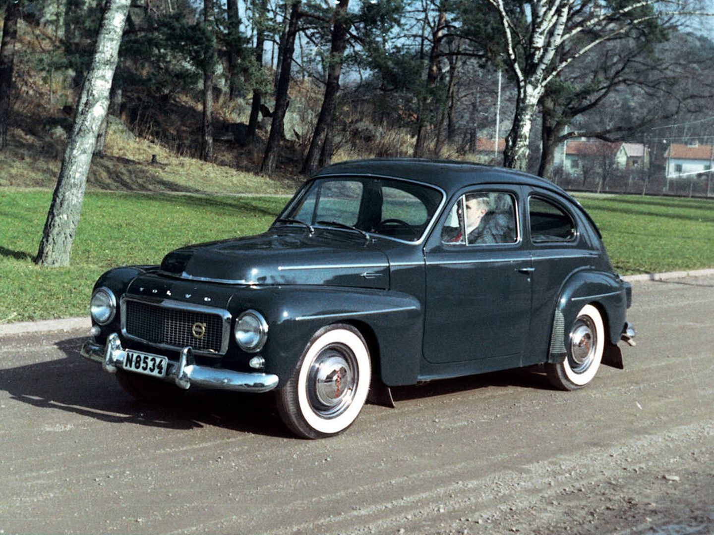 En 1959, los Volvo PV544 (imagen) y Amazon ya tenían el cinturón de seguridad de tres puntos.