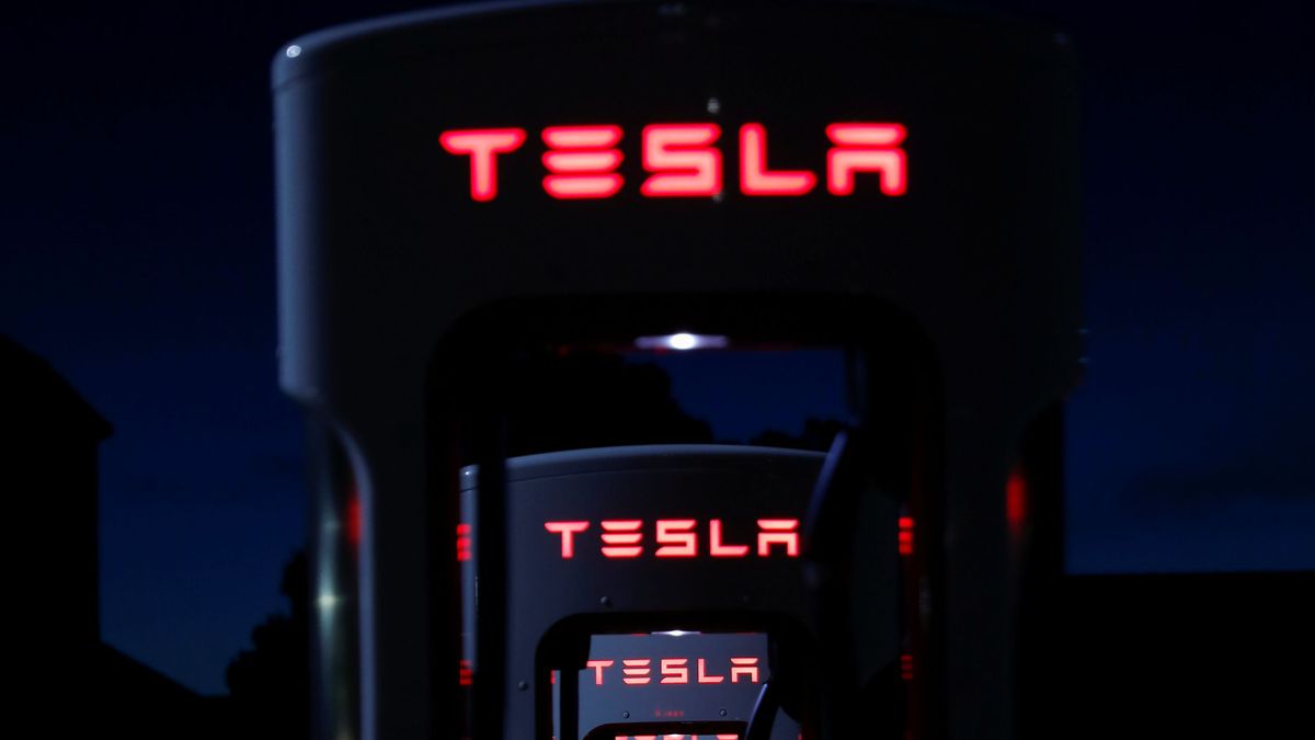 Acerinox negocia con Tesla en EEUU para venderle acero para el soporte de la batería