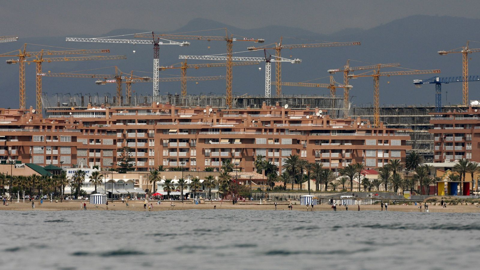 Foto: Bloque de viviendas en construcción en Valencia. (Reuters)