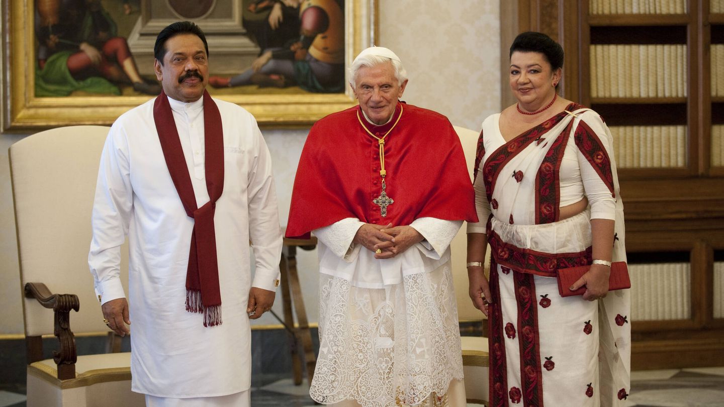 Shiranthi Rajapaksa, esposa del presidente de Sri Lanka, durante su audiencia con el Papa. (Getty/Vatican Pool/Giancarlo Giuliani)