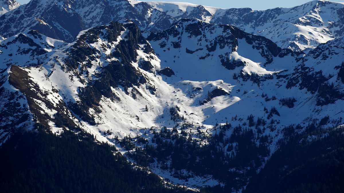 Hallan los cuerpos sin vida de dos montañeros españoles perdidos en los Pirineos franceses