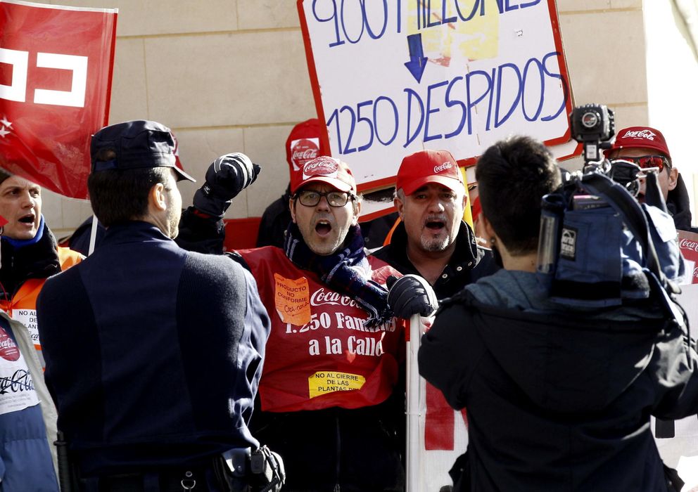 Foto: Concentración de trabajadores de Coca-Cola. (EFE)