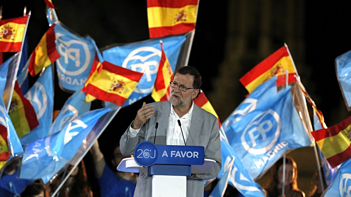 Mariano Rajoy en un acto electoral. (EFE/Javier Lizón)