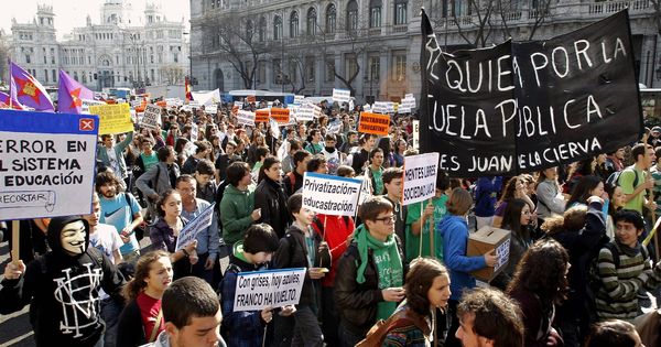 Foto: Estudiantes protestan en Madrid contra los recortes en la educación pública. (EFE)