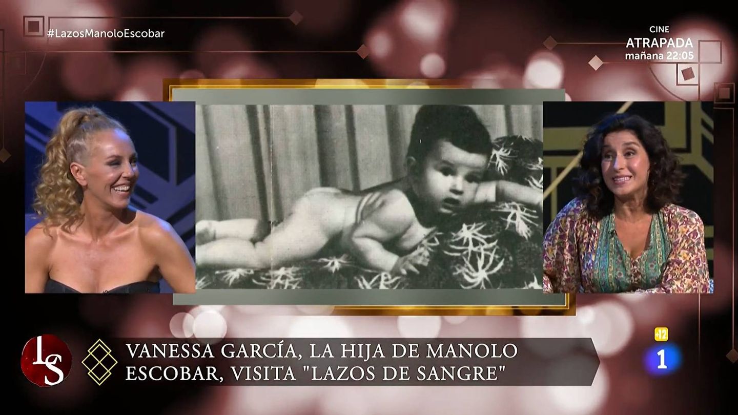 Rocío Carrasco, Vanessa García y la fotografía errónea, en 'Lazos de sangre'. (TVE)