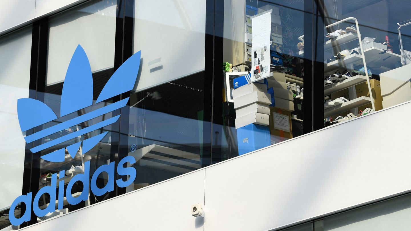 Logo de Adidas. 