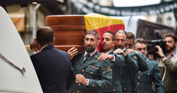 Foto: La Catedral de Granada acoge una misa funeral por el guardia civil José Manuel Arcos. (EFE)
