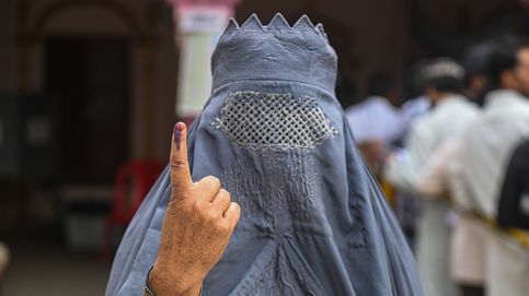 Las elecciones en India y la Feria de Abril de Sevilla: el día en fotos