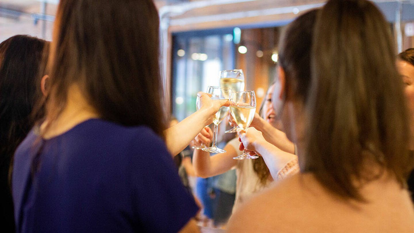 El champán siempre está presente en una celebración (Pixabay)
