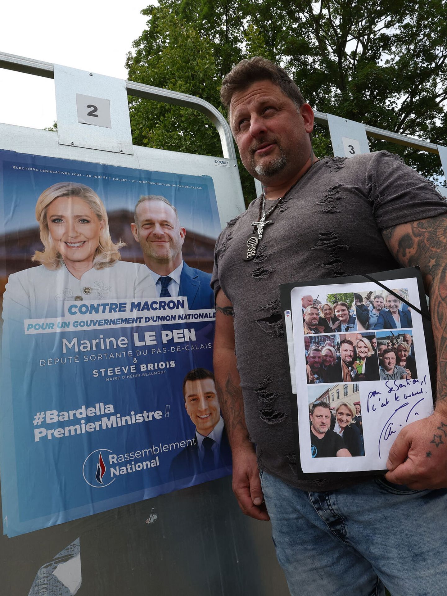 Un fan de Marine Le Pen. (Reuters/Yves Herman)