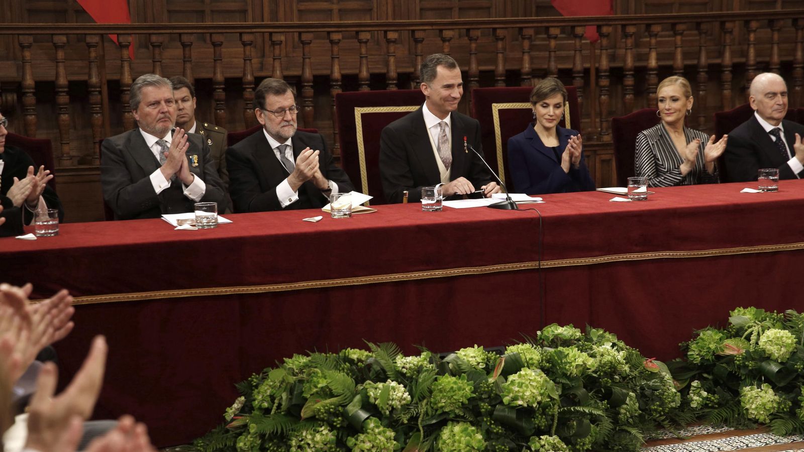 Foto: Mesa presidencial durante el último acto de entrega del Premio Cervantes. (EFE)