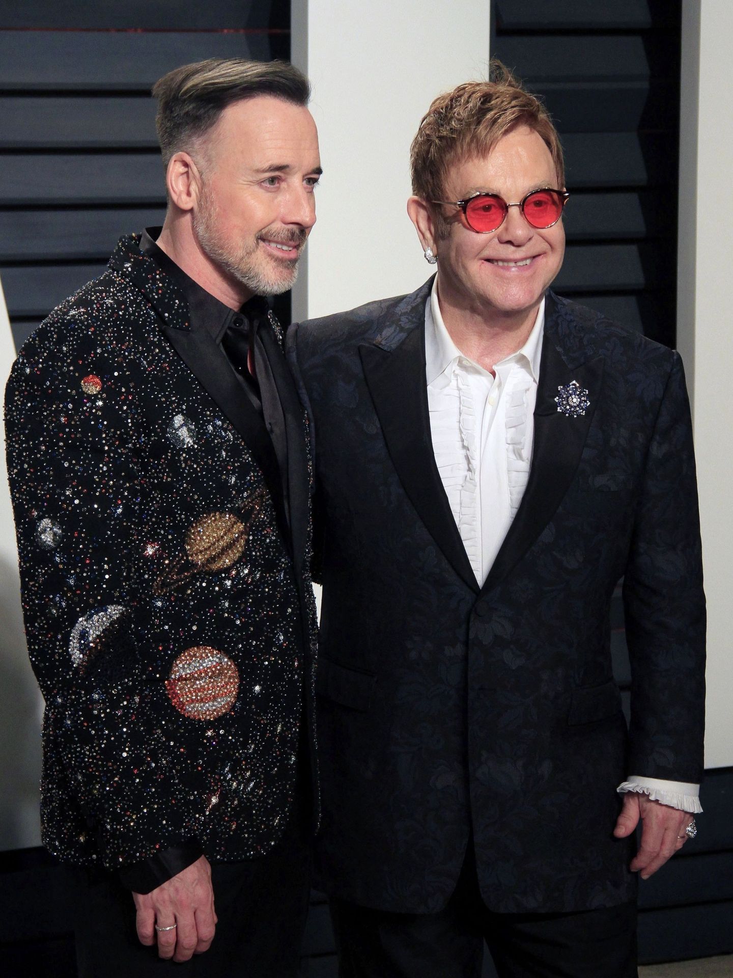 El cantante británico Elton John y su marido David Furnish. (EFE/Nina Prommer)