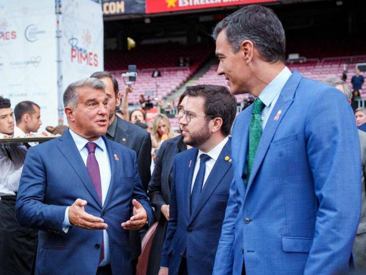 Foto: El presidente del FC Barcelona, Joan Laporta (i), el presidente de la Generalitat, Pere Aragonès (c), y el presidente del Gobierno, Pedro Sánchez. (FC Barcelona)