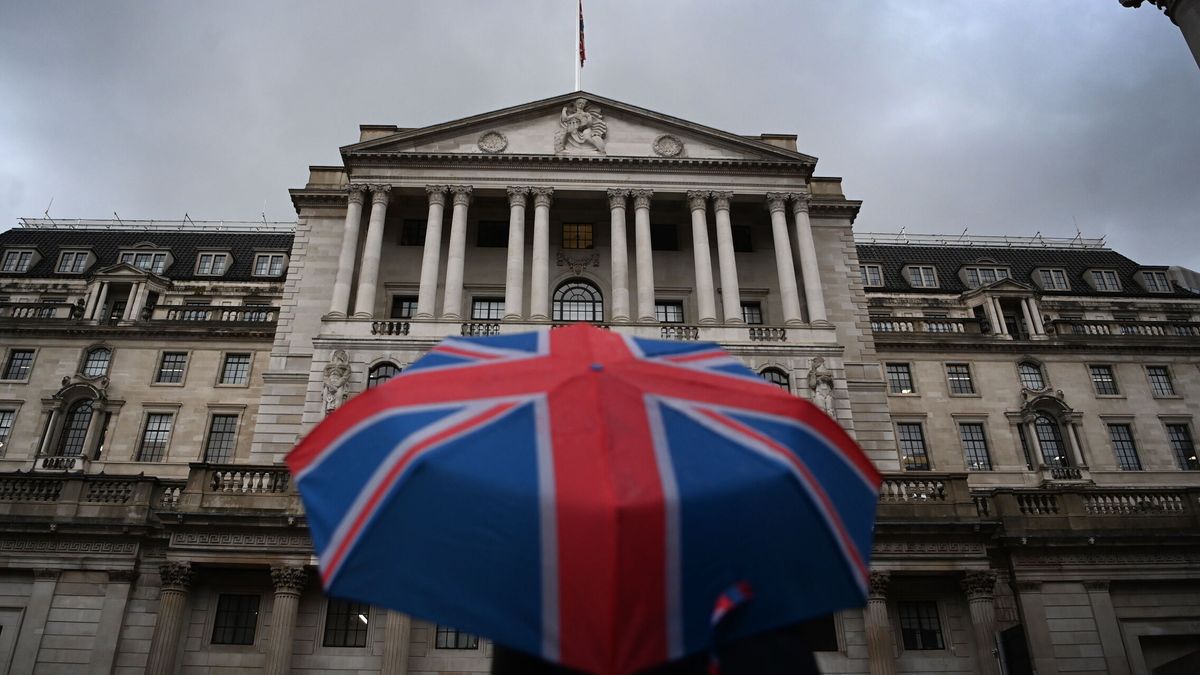 El Banco de Inglaterra sorprende y pone fin a 14 subidas de tipos al mantenerlos en el 5,25% 