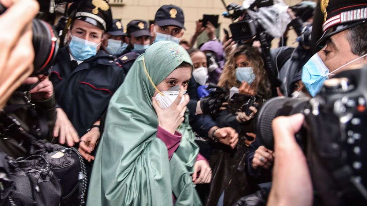 "Silvia, la ingrata": cómo la conversión al islam de una secuestrada ha sacudido Italia