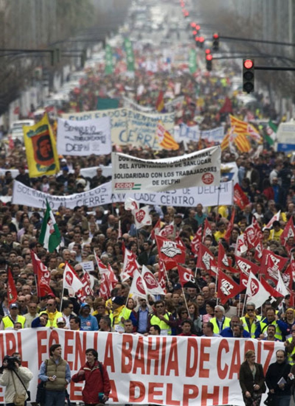 Foto: Unas 50.000 personas se manifiestan en Cádiz contra el cierre de Delphi