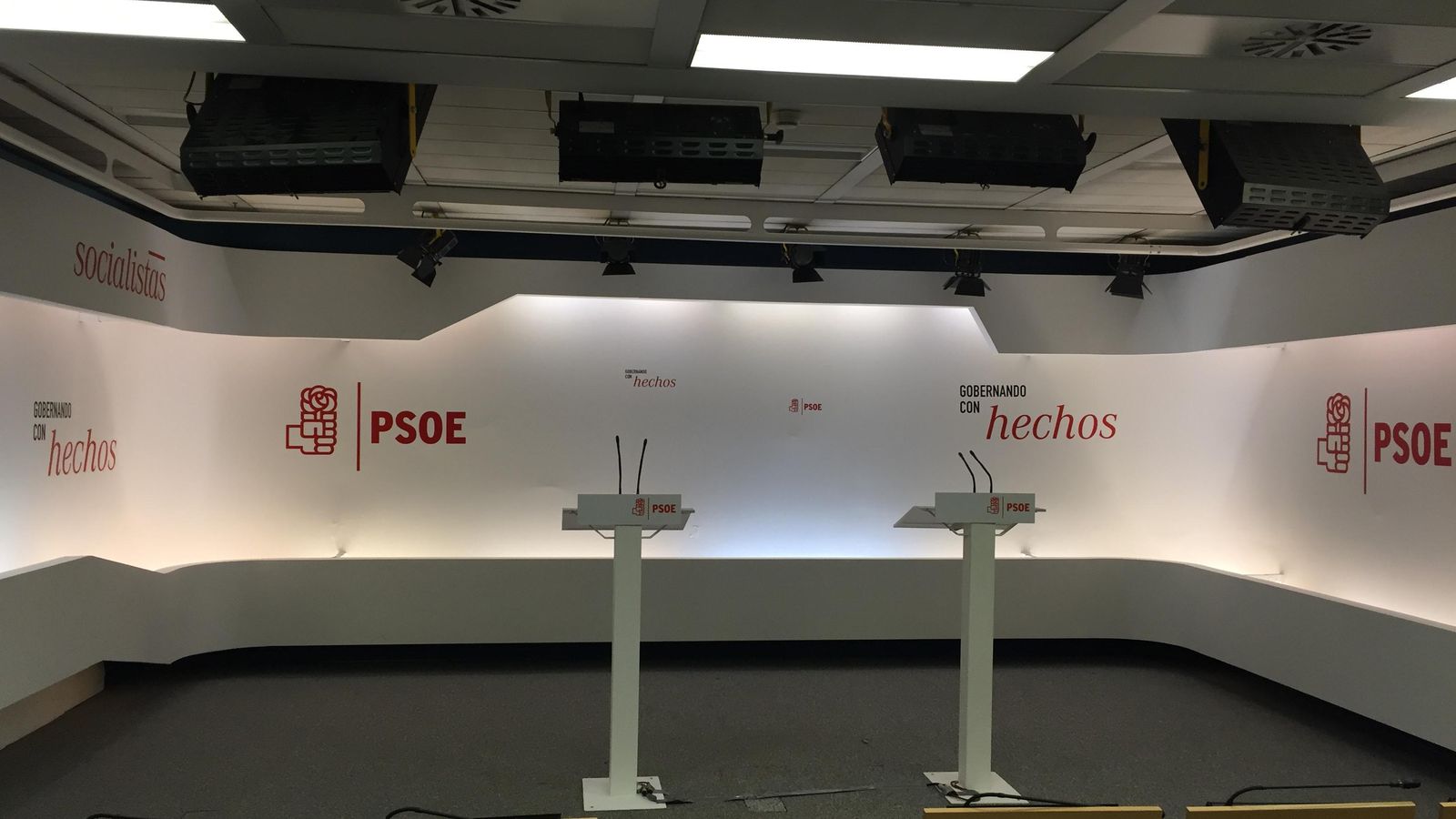 Foto: Vista de la sala de prensa del PSOE en Ferraz, antes de las elecciones generales del 20-D. (El Confidencial)