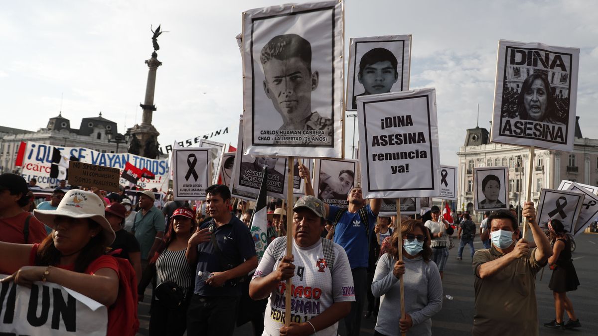 La fiscalía confirma que las protestas en Perú causaron 42 muertos y 329 detenidos