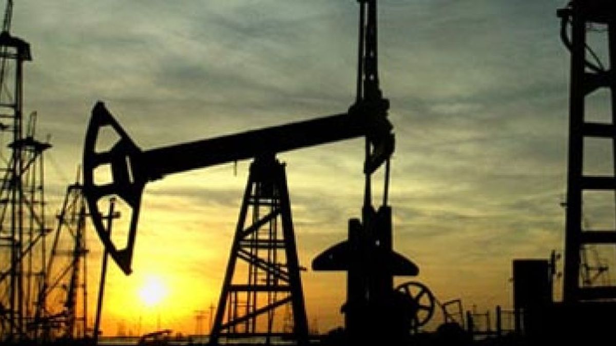 La producción de petróleo en Libia tardará un año volver a máximos aunque acabe el conflicto