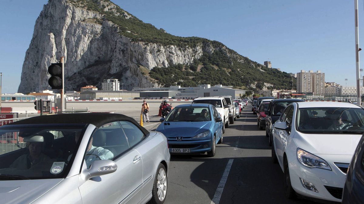 Gibraltar acusa a España de bloquear con atascos ficticios la frontera: "Es inaceptable" 