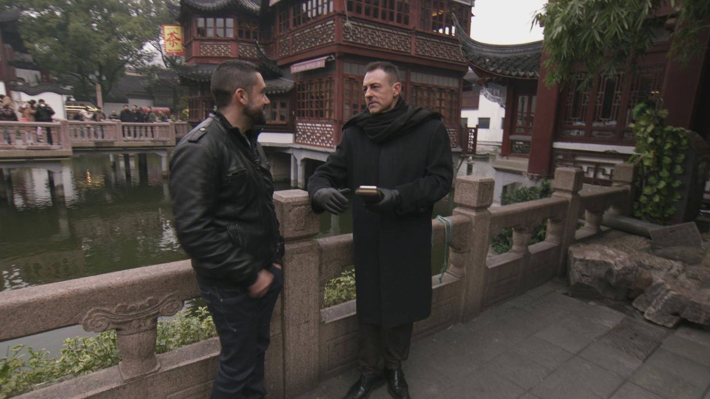 Rafael enseña a su pretendiente los distintos rincones de Shangái. (Atresmedia)