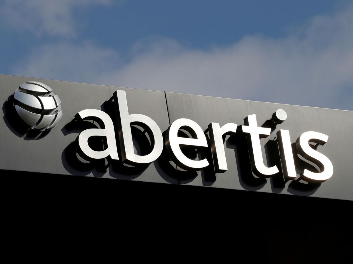 Foto: Logo de Abertis en su sede de Barcelona. (Reuters)