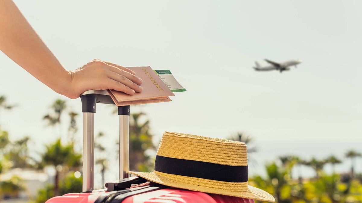 ¿Vas a viajar en avión este verano? La guía con las claves que deberías tener en cuenta
