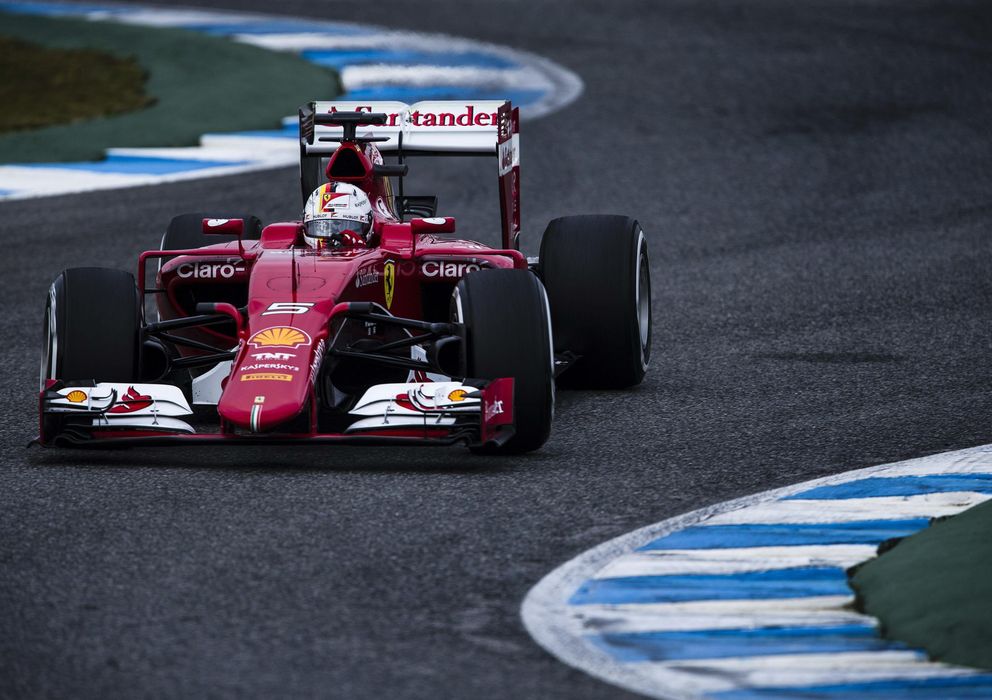 Foto: Sebastian Vettel rodando con su monoplaza SF15T en Jerez (Efe).