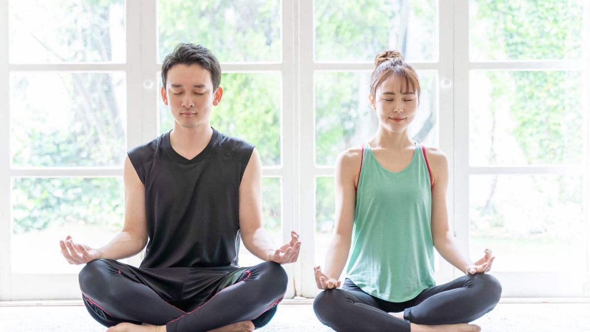 Cinco posturas de yoga para relajarte y descubrir los beneficios de la respiración