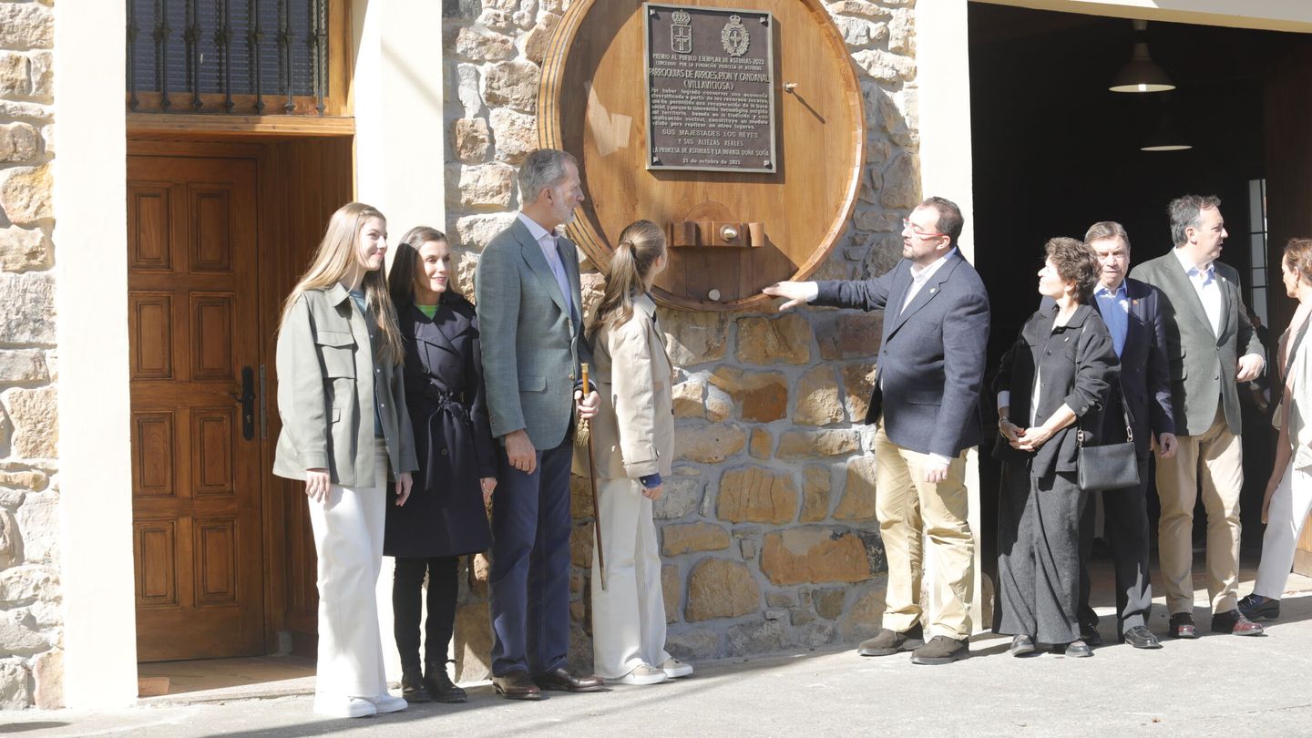 La familia real durante la entrega del Premio al Pueblo Ejemplar de Asturias 2023. (EP)