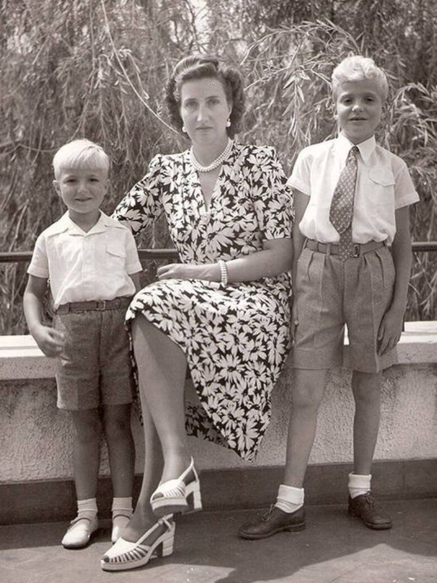 Junto a su madre y su hermano.  (Archivo)