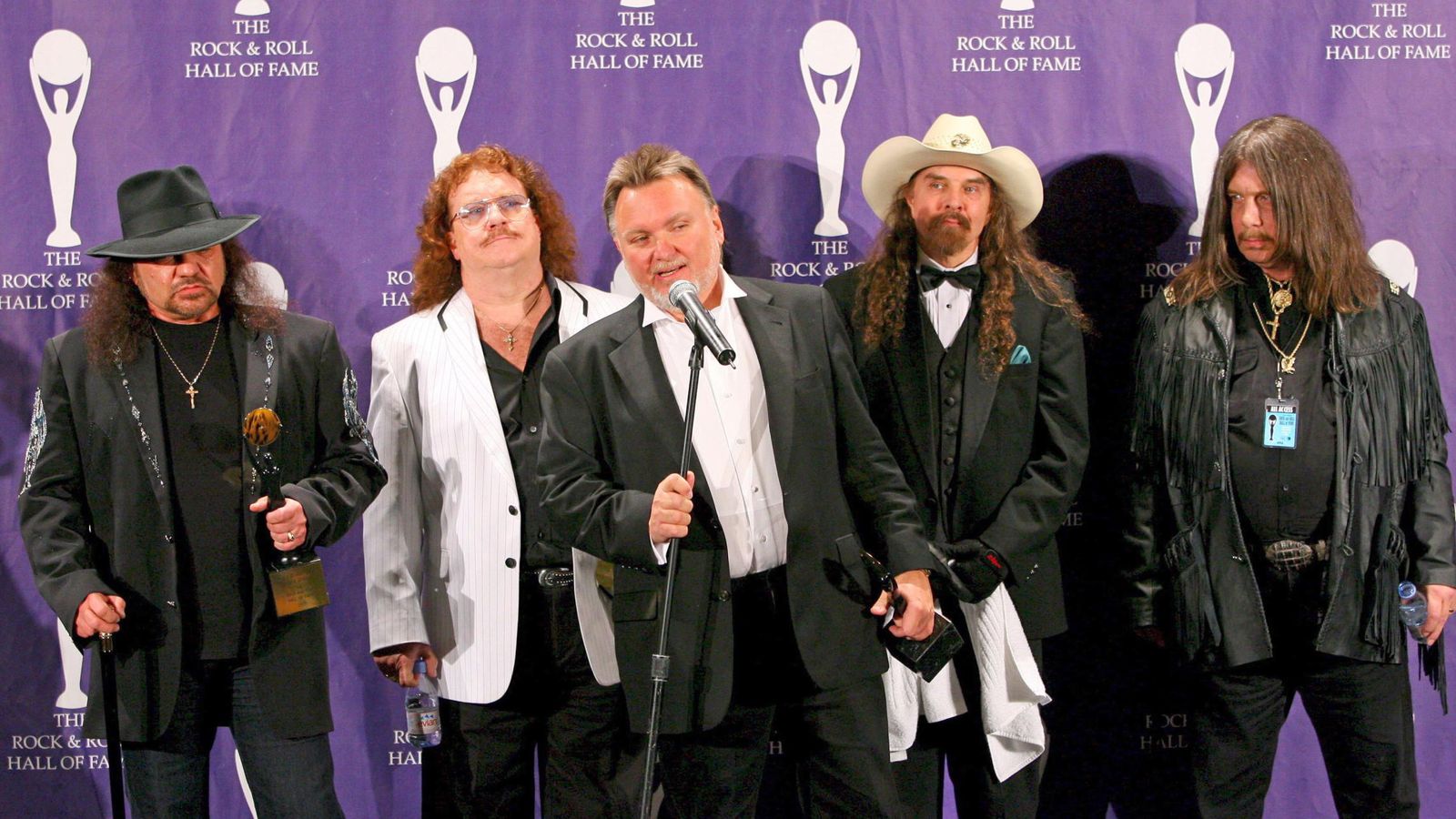 Foto: Lynyrd Skynyrd en la ceremonia del R&R Hall of Fame con Rossington, Powell, King, Pyle y Bob Burns (i-d).