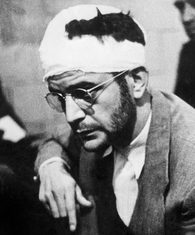 Foto: Ramón Mercader, tras haber asesinado a Trotsky, en una foto de archivo. (Cordon Press)